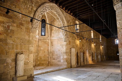 Former Great Hospital of the Order of St John, A long arcade with ornate stone walls and sculptures
