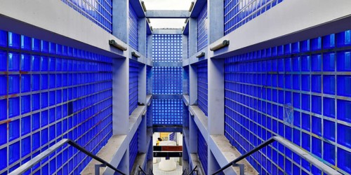 Access to Hanover-Nordstadt railway station, blue glass blocks and exposed concrete, project for