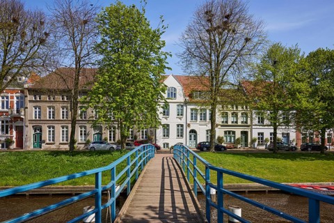 Houses and bridge over the Mittelburggraben in Friedrichstadt, Nordfriesland district,