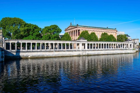 Old National Gallery and colonnades reflected in the Spree, Museum Island, Berlin-Mitte, Berlin,
