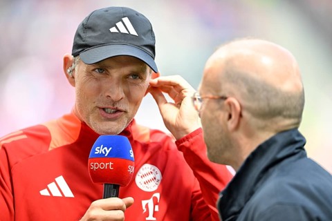 Coach Thomas Tuchel FC Bayern Munich FCB portrait, in interview, microphone, mike, logo, smiles,