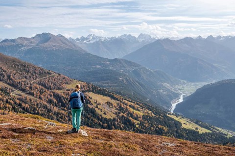 Mountaineer in the mountains in autumn, Venet crossing, Oetztal Alps, Tyrol, Austria, Europe