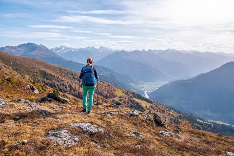 Mountaineer in the mountains in autumn, Venet crossing, Oetztal Alps, Tyrol, Austria, Europe