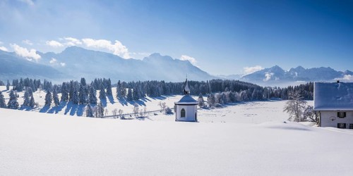 Chapel at Hegratsrieder See, near Fuessen, Ostallgaeu, Allgaeu, Bavaria, Germany, Europe
