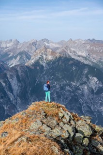 Mountaineer in the mountains in autumn, Venet crossing, Oetztal Alps, Tyrol, Austria, Europe