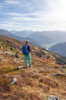 Mountaineer in the mountains in autumn, Venet crossing, Oetztal Alps, Tyrol, Austria, Europe