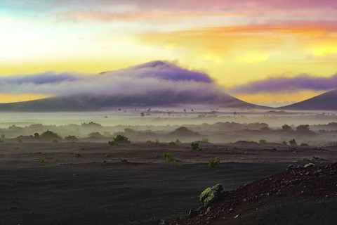 Parque Natural de Los Volcanes, behind it the Monte Mina, 444m, near San Bartolome, Lanzarote,