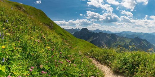 Laufbacher Eck-Weg, a panoramic high-altitude trail from the Nebelhorn into the Oytal, behind the