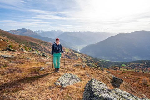 Mountaineer in the mountains in autumn, Venet crossing, Oetztal Alps, Tyrol, Austria, Europe