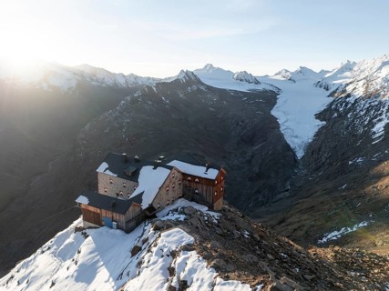 Mountain panorama and glacier, mountain hut Ramolhaus in autumn with snow, view of Gurgler Ferner