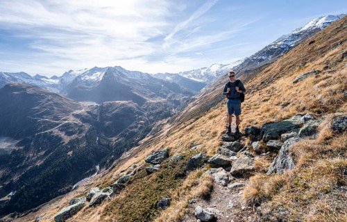 Mountaineers on a hiking trail, Gurgler Seenplatte, glaciated mountain peaks behind, in autumn,
