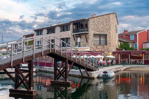 Townscape at the Rue des 2 Ports, Port Grimaud, Var, Provence-Alpes-Cote d Azur, France, Europe
