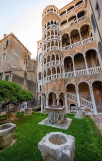 Palazzo Contarini del Bovolo, palace with spiral staircase, Venice, Veneto, Italy, Europe