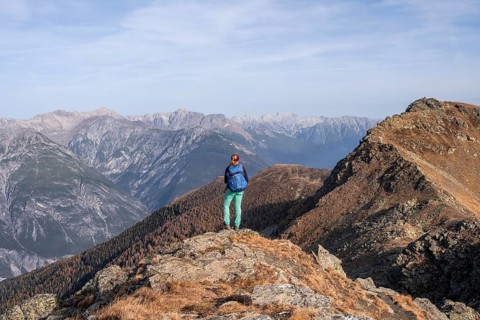 Mountaineer in the mountains in autumn, Venet crossing, Oetztal Alps, Tyrol, Austria, Europe