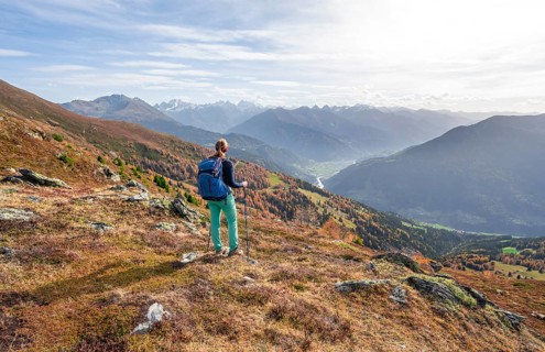 Mountaineer in the mountains in autumn, Venet crossing, Oetztal Alps, Tyrol, Austria, Europe