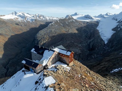 Mountain panorama and glacier, mountain hut Ramolhaus in autumn with snow, view of Gurgler Ferner