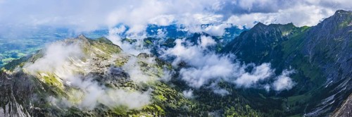 Panorama from the Nebelhorn, 2224m, to the Entschenkopf, 2043m and into the cloudy Retterschwanger