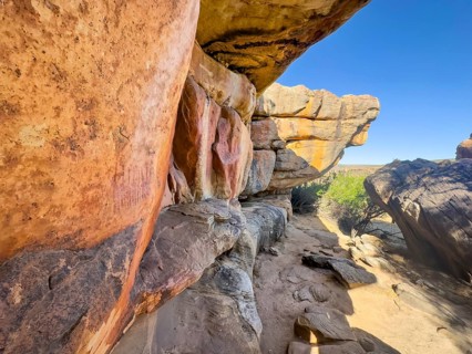 Prehistoric depiction of woman on a rock, San rock paintings, Sevilla Art Rock Trail, Cederberg