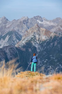 Mountaineer in the mountains in autumn, Venet crossing, Oetztal Alps, Tyrol, Austria, Europe