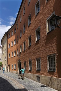 Historic houses in an old town alley, Regensburg, Upper Palatinate, Bavaria, Germany, Europe