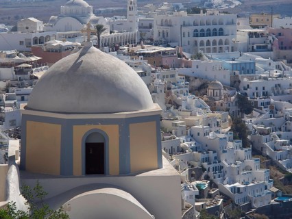 Elevation overlooking a town of white buildings and a large dome, typical of Mediterranean towns,