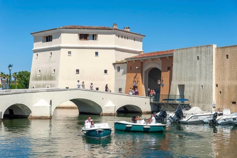 Bachelor tower, Tour des Celibataires, at the Pont de la Poteme bridge. In the foreground, tourists