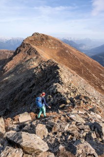 Mountaineer in the mountains in autumn, Venet crossing, Oetztal Alps, Tyrol, Austria, Europe