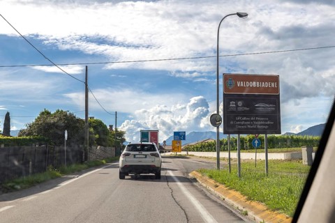 Wine road, car, sign, world heritage site, town sign, Prosecco, wine tour, wine press, wine-growing