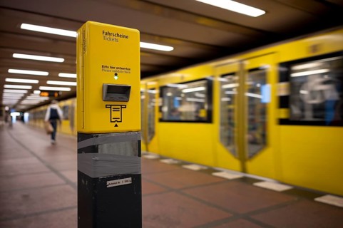 Ticket validator, ticket validation machine, tickets, incoming underground line U2, motion effect,
