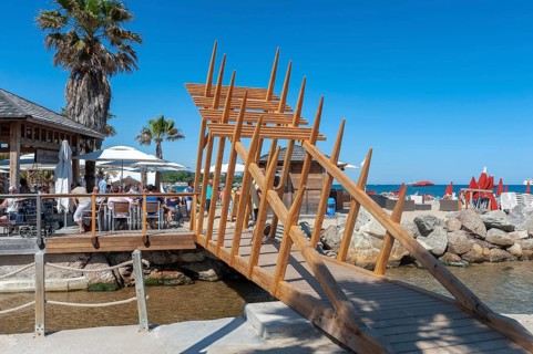 Modern wooden bridge on the beach Plage de Port Grimaud, Port Grimaud, Var, Provence-Alpes-Cote d