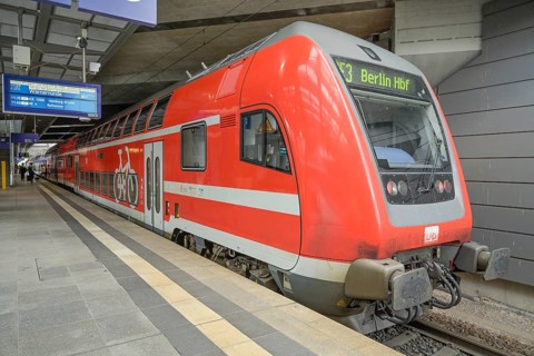 Suedkreuz station, Regional Express RE3, platform, Schoeneberg, Tempelhof-Schoeneberg, Berlin,