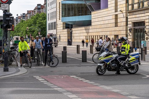State visit to the Hotel Adlon, police cordon at the intersection of Unter den Linden and