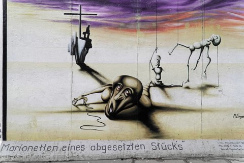 Marc Engel, Painting marionettes of a detached piece by Marc Engel on a remnant of the Berlin Wall,