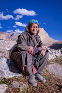 Elderly Ladakhi woman, Photoksar, Ladakh, India, Asia