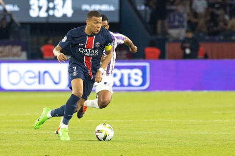 Football match, captain Kylian MBAPPE' Paris St. Germain running on the ball to the right, Cristian