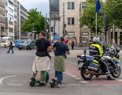 State visit to the Hotel Adlon, police cordon at the intersection of Unter den Linden and