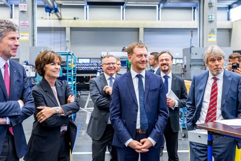 Minister President Michael Kretschmer visited TRUMPF Sachsen SE in Neukirch. After being welcomed