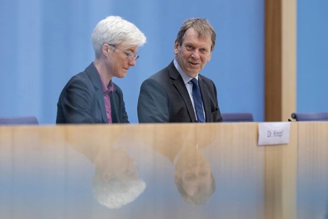 Prof. Dr Hans-Martin Henning, Chairman of the Expert Council for Climate Issues (ERK) and Dr