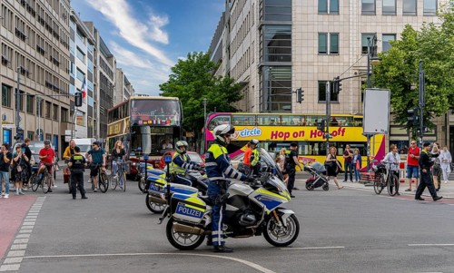 State visit to the Hotel Adlon, police cordon at the intersection of Unter den Linden and