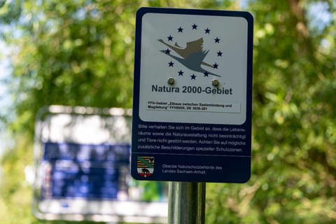 Sign pointing to the Natura 2000 protected area, surrounded by nature, Hohenwarthe, Saxony-Anhalt,