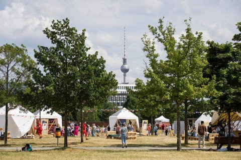 Civil society stands in Spreebogenpark at the citizens' festival Celebrating democracy. / The Basic