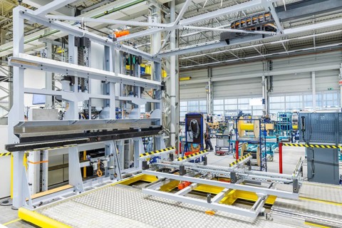 Minister President Michael Kretschmer visited TRUMPF Sachsen SE in Neukirch. After being welcomed
