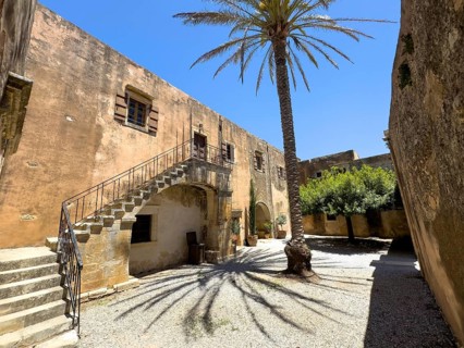 View from the forecourt into the north wing with access to the historic dining room above the