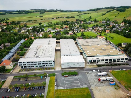 Minister President Michael Kretschmer visited TRUMPF Sachsen SE in Neukirch. After being welcomed