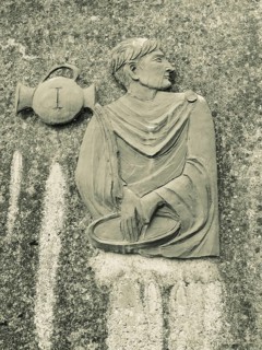 Sculpture, Pontius Pilate washes his hands in innocence, Way of the Cross, Frauenberg, Styria,