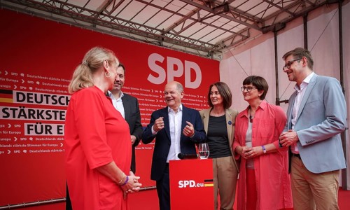 SPD rally for the European elections in Leipzig. Here the SPD Chairmen Lars Klingbeil: Petra