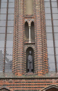 Gerhard Marcks: Christ as the Man of Sorrows, west facade, St Catherine's Church, Koenigstrasse,