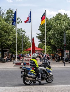 State visit to the Hotel Adlon, police cordon at the intersection of Unter den Linden and