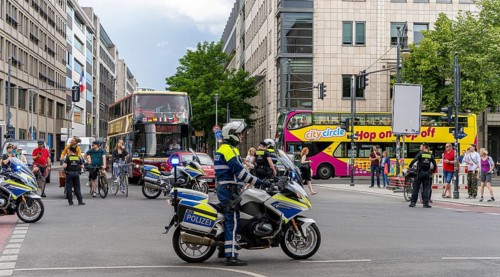 State visit to the Hotel Adlon, police cordon at the intersection of Unter den Linden and