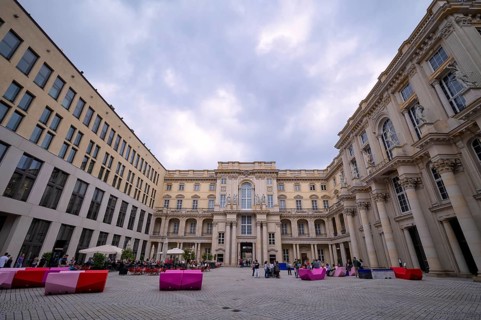 Humboldt Forum, City Palace, Berlin Palace, Schlueterhof, cafe, tourists, visitors, Berlin,